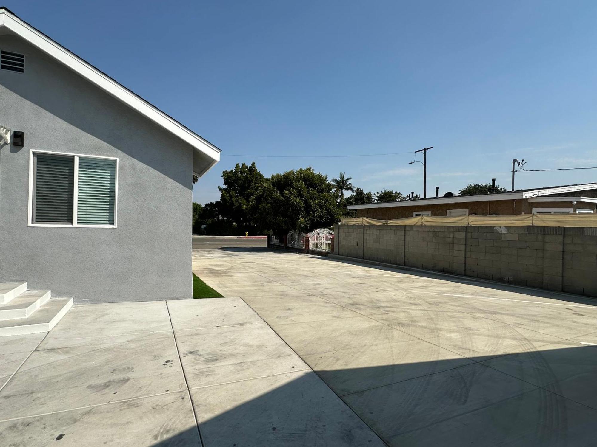 New Spacious House In Anaheim Near Disneyland-Knott In Without Backyard In The Same Lot Of 3 Separate Properties מראה חיצוני תמונה